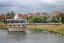 Twistesee mit Café im See und Wetterburg im Hintergrund